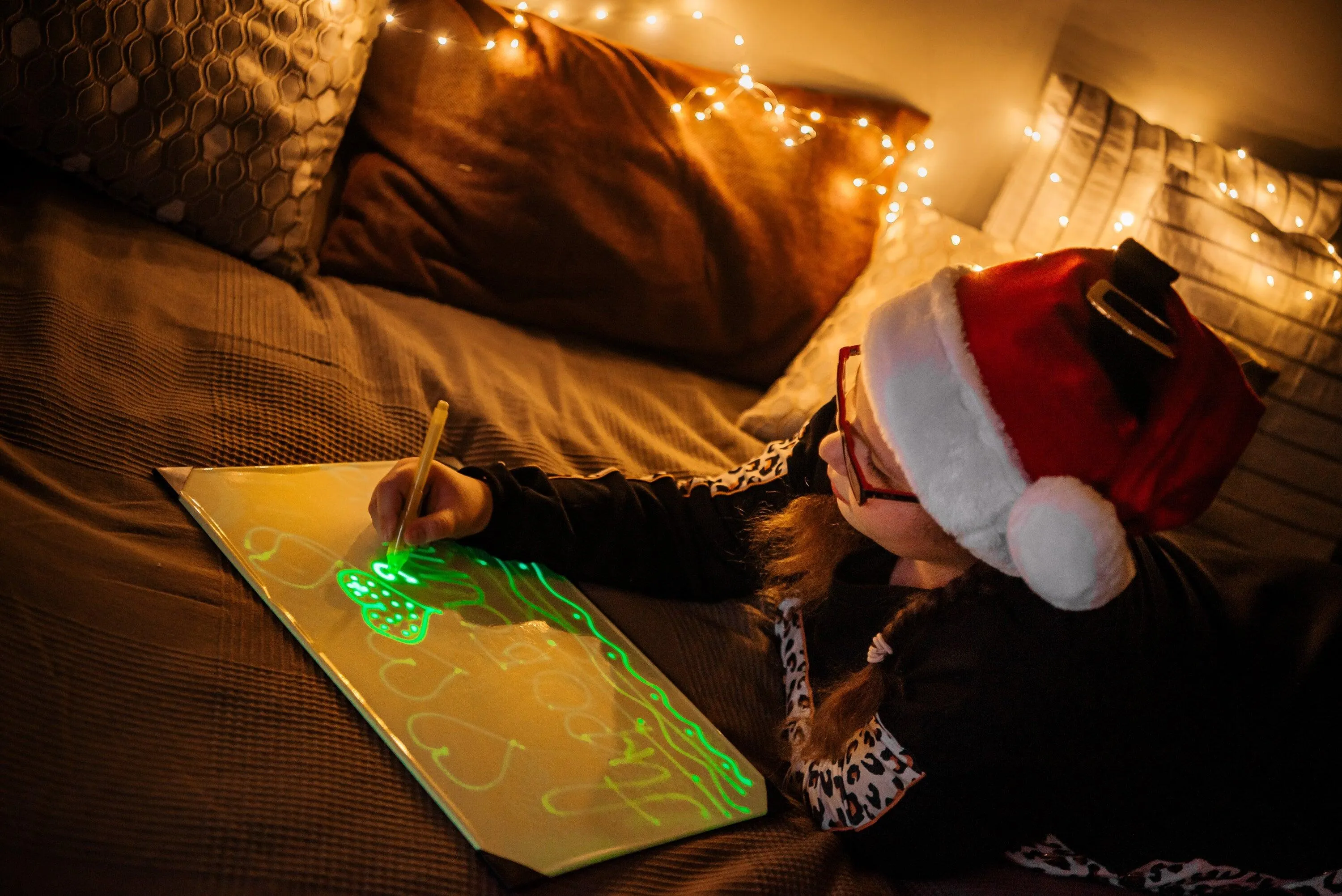 Light Drawing Board For Kids - The Glow In Dark Neon Effect Draw Pad Tablet