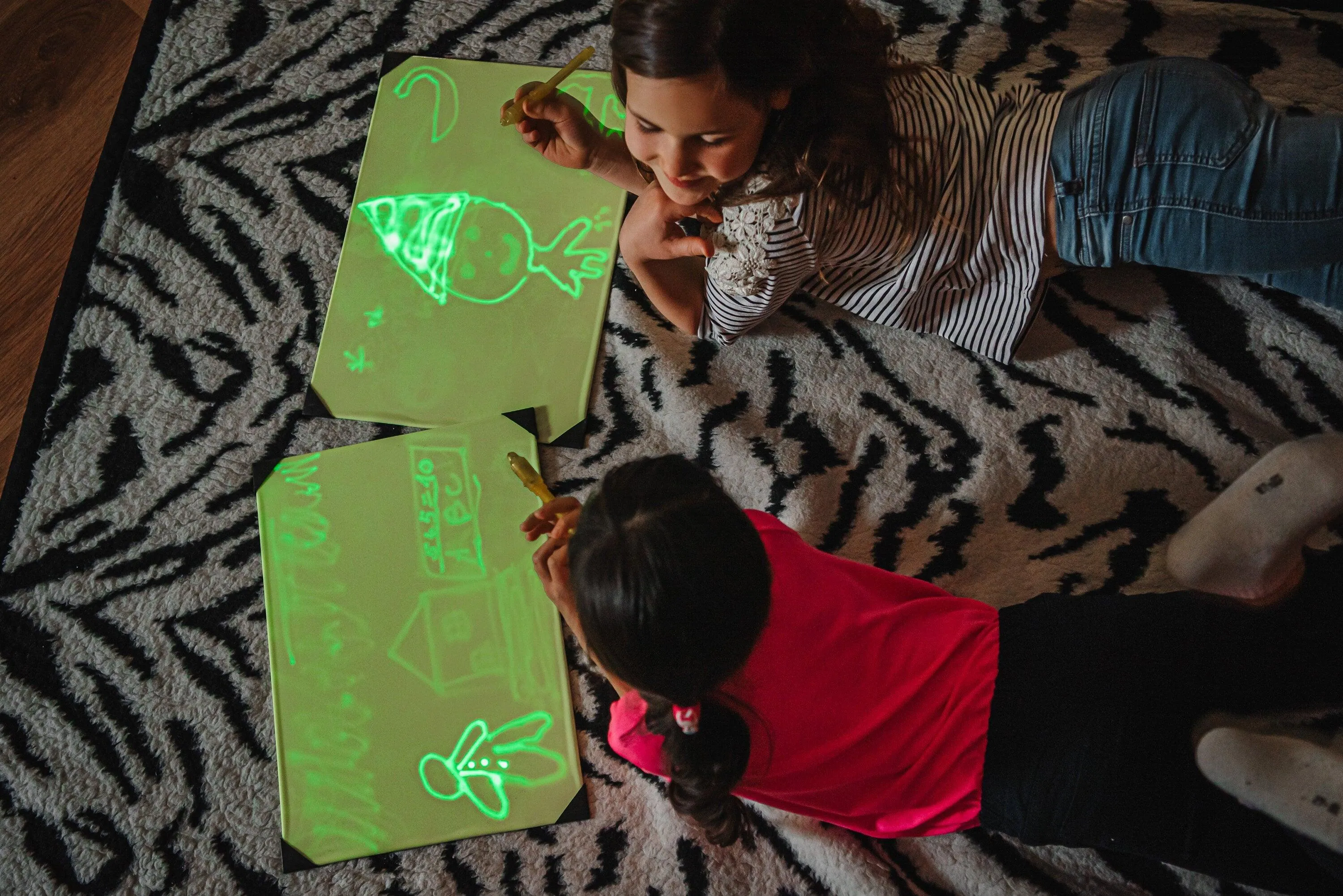 Light Drawing Board For Kids - The Glow In Dark Neon Effect Draw Pad Tablet